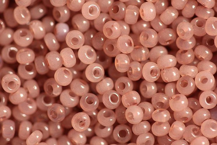 Бисер Preciosa 02111 полупрозрачный кофе с молоком